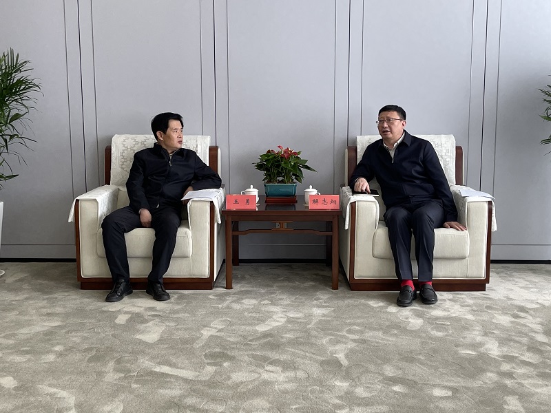 3月19日 公司黨委副書記、總裁解志炯拜會(huì)寶雞市政府主要領(lǐng)導(dǎo).jpg