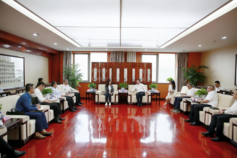 5.29公司黨委副書記、總裁解志炯會見民生銀行資產(chǎn)托管部總經(jīng)理崔巖一行.png